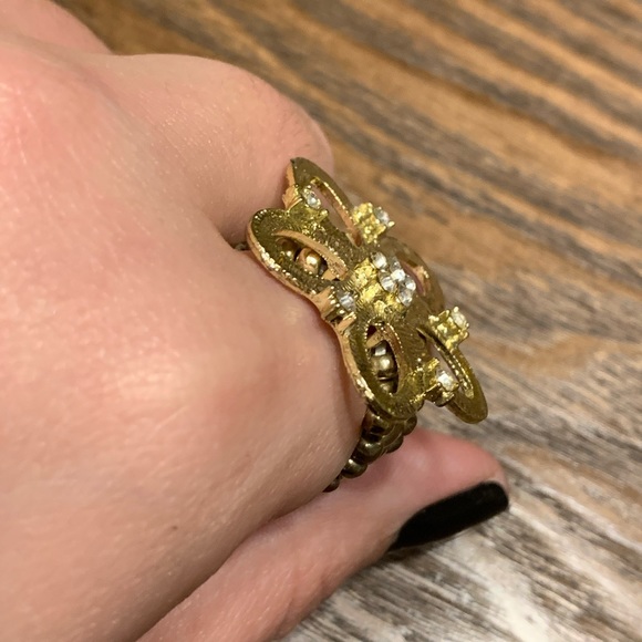 Golden Crystal Flower Ring - Picture 4 of 4